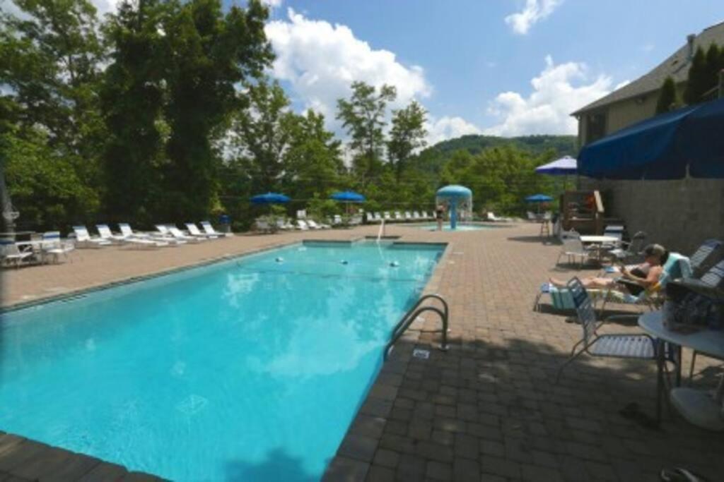 Mountain Springs Chalet Гатлинбург Экстерьер фото