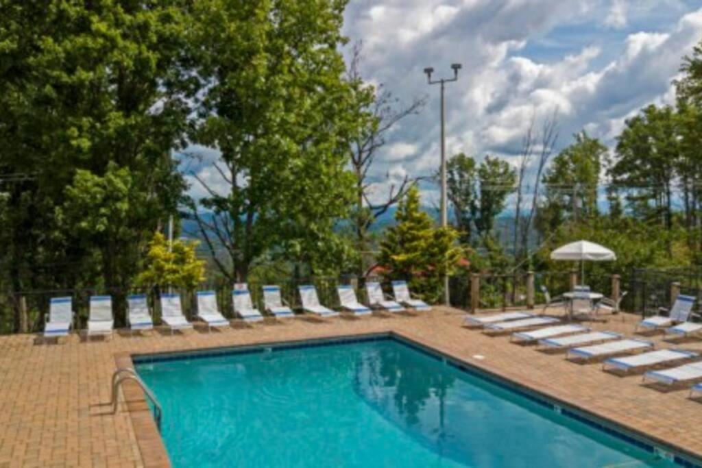 Mountain Springs Chalet Гатлинбург Экстерьер фото